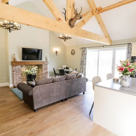 بيت للعطل Stag At Broadings Farm *